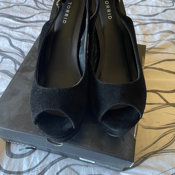 NWT Torrid Peep Toe Sling Back Platform Wedge 10W - Picture 4 of 4
